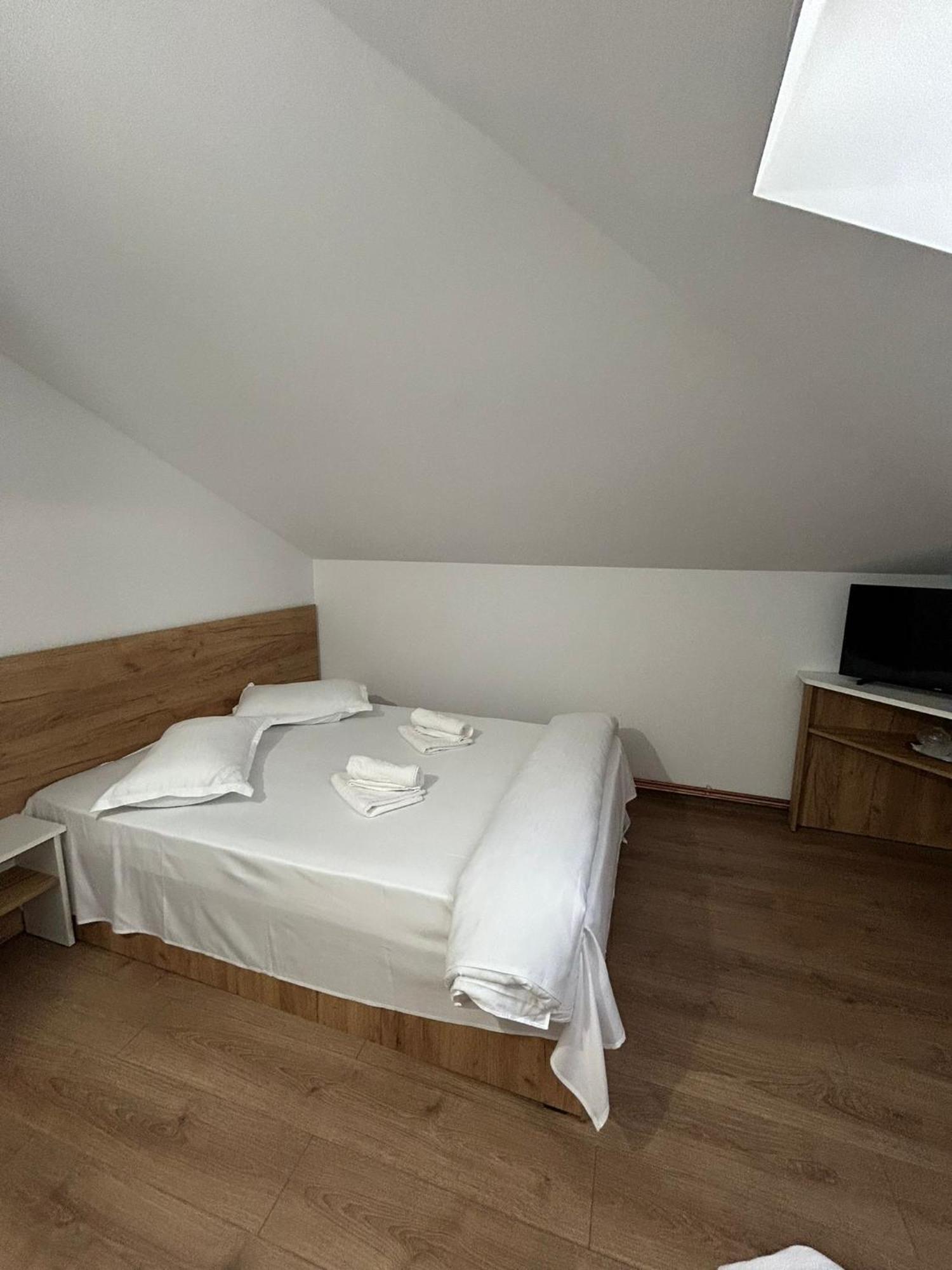Complex Zeus Hotel Leresti Kamer foto