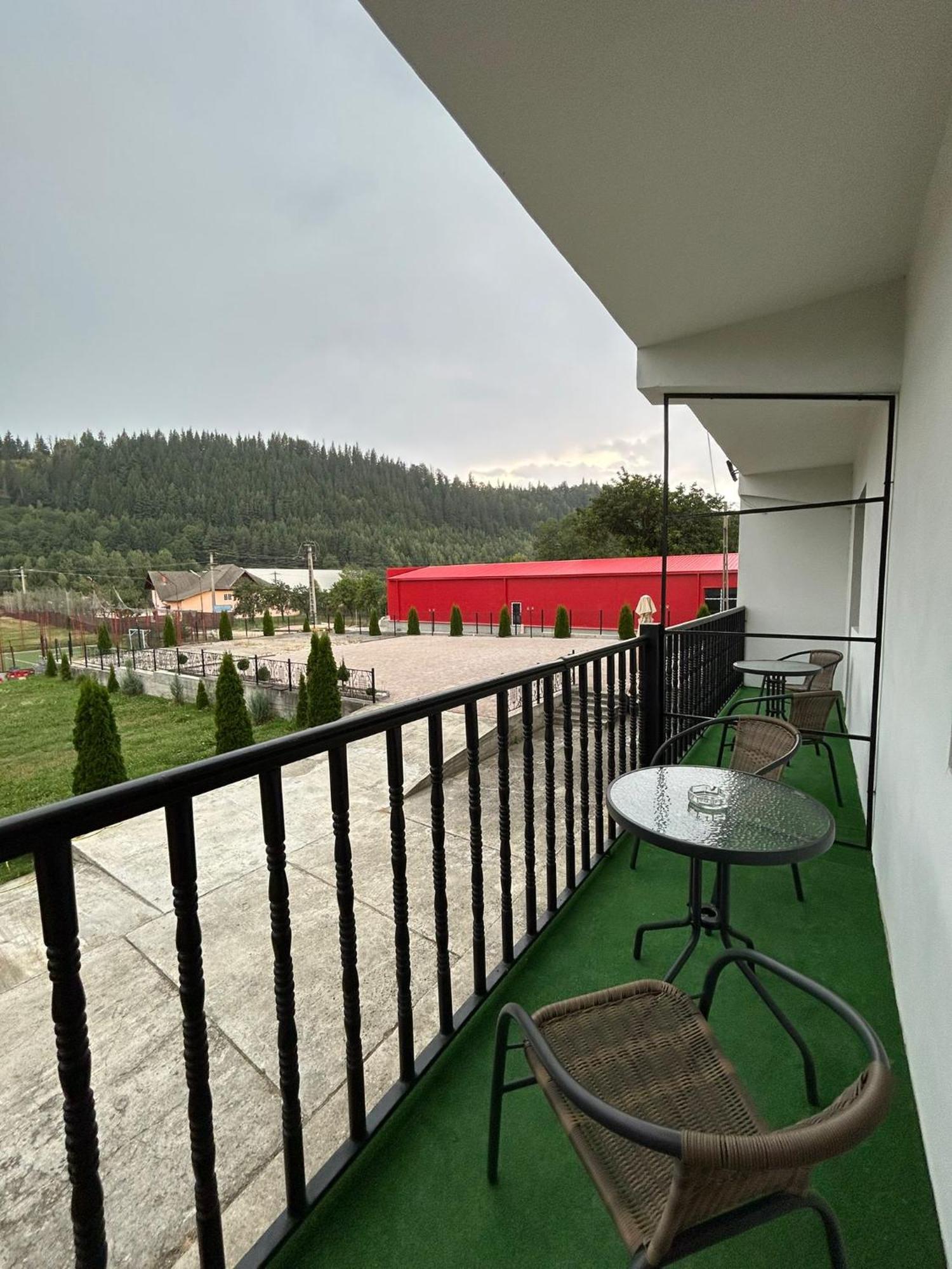 Complex Zeus Hotel Leresti Buitenkant foto