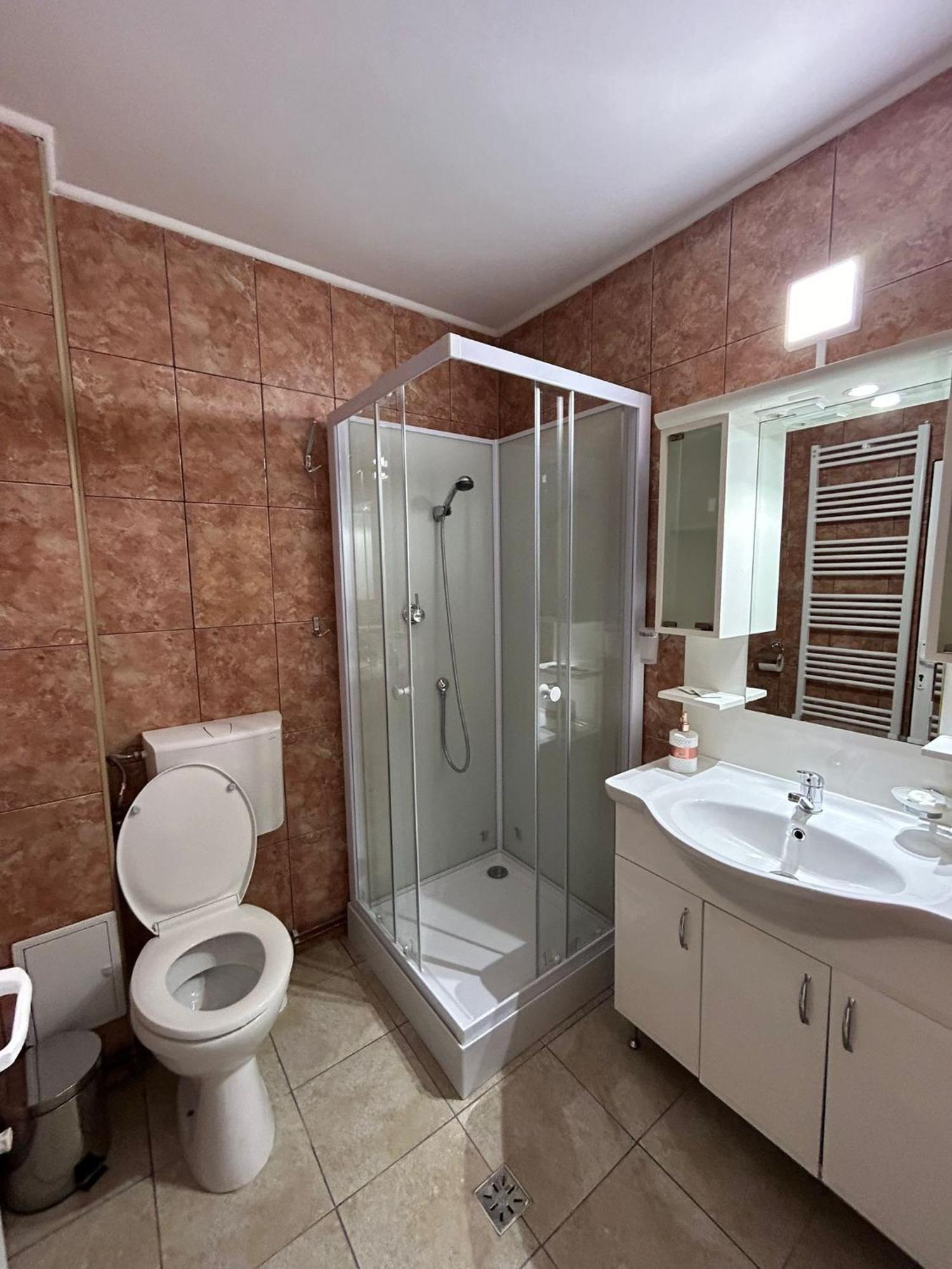 Complex Zeus Hotel Leresti Buitenkant foto